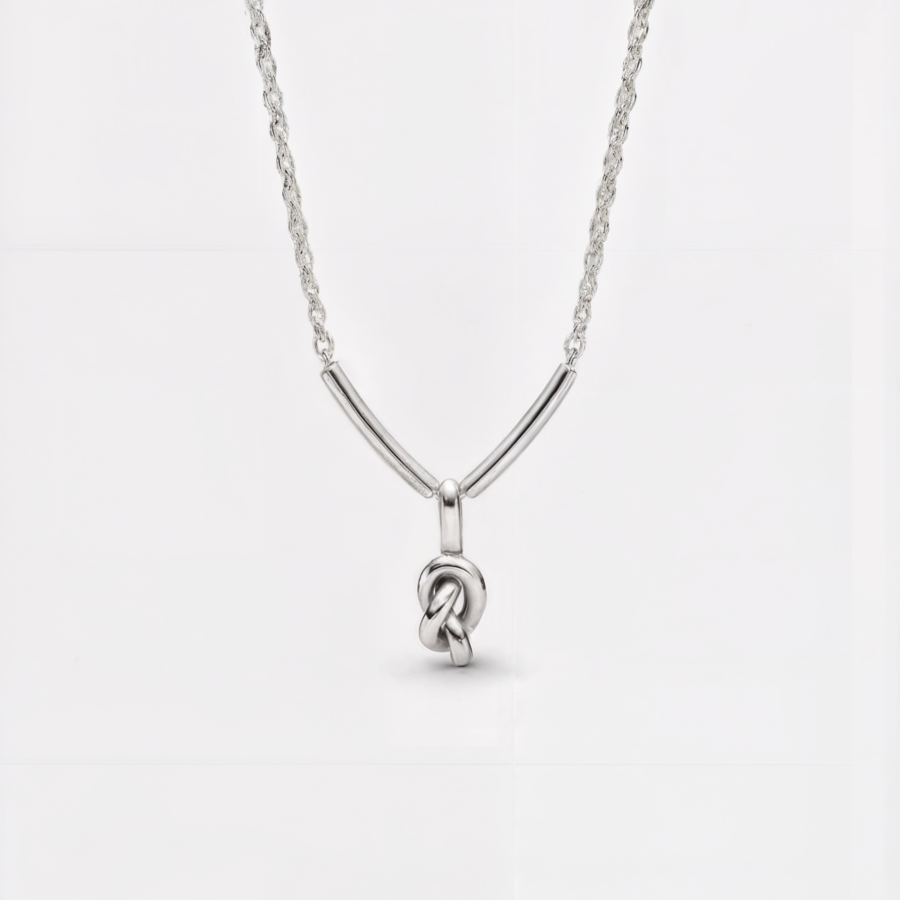 Penélope — Collar Barra con Nudo en Plata 925