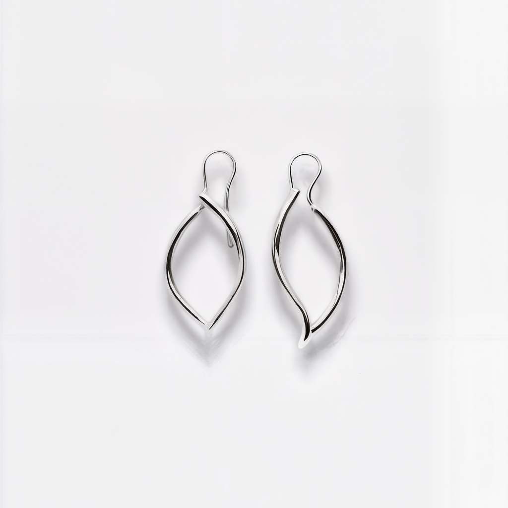 Eos — Aretes Hoja Minimalista en Plata 925