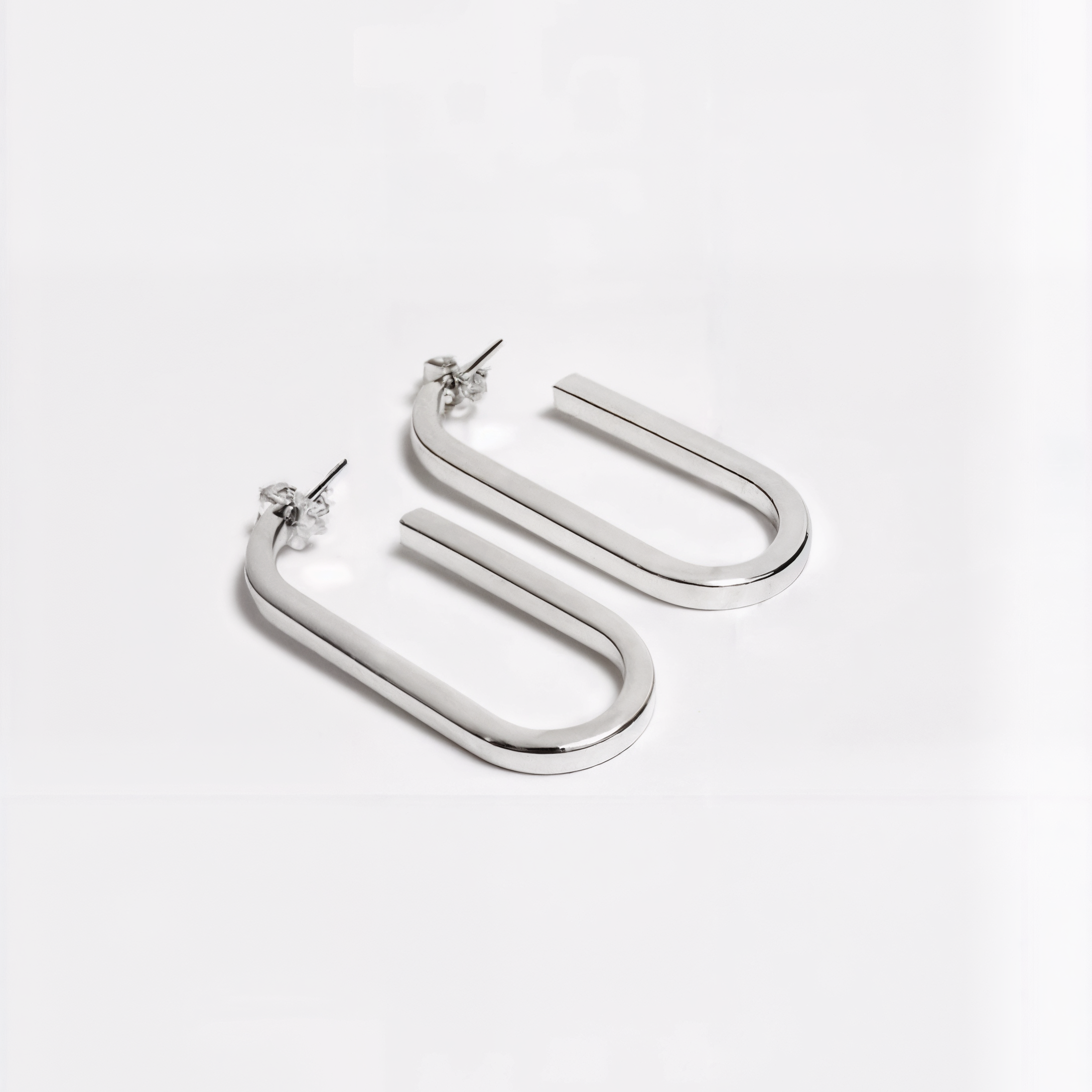 Pegaso — Aretes U Geométrica en Plata 925
