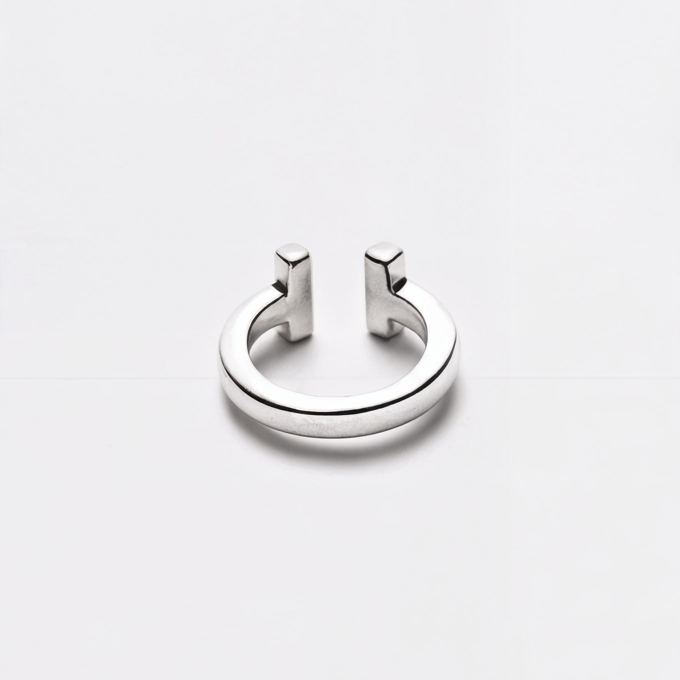 Jano — Anillo Minimalista en Plata 925