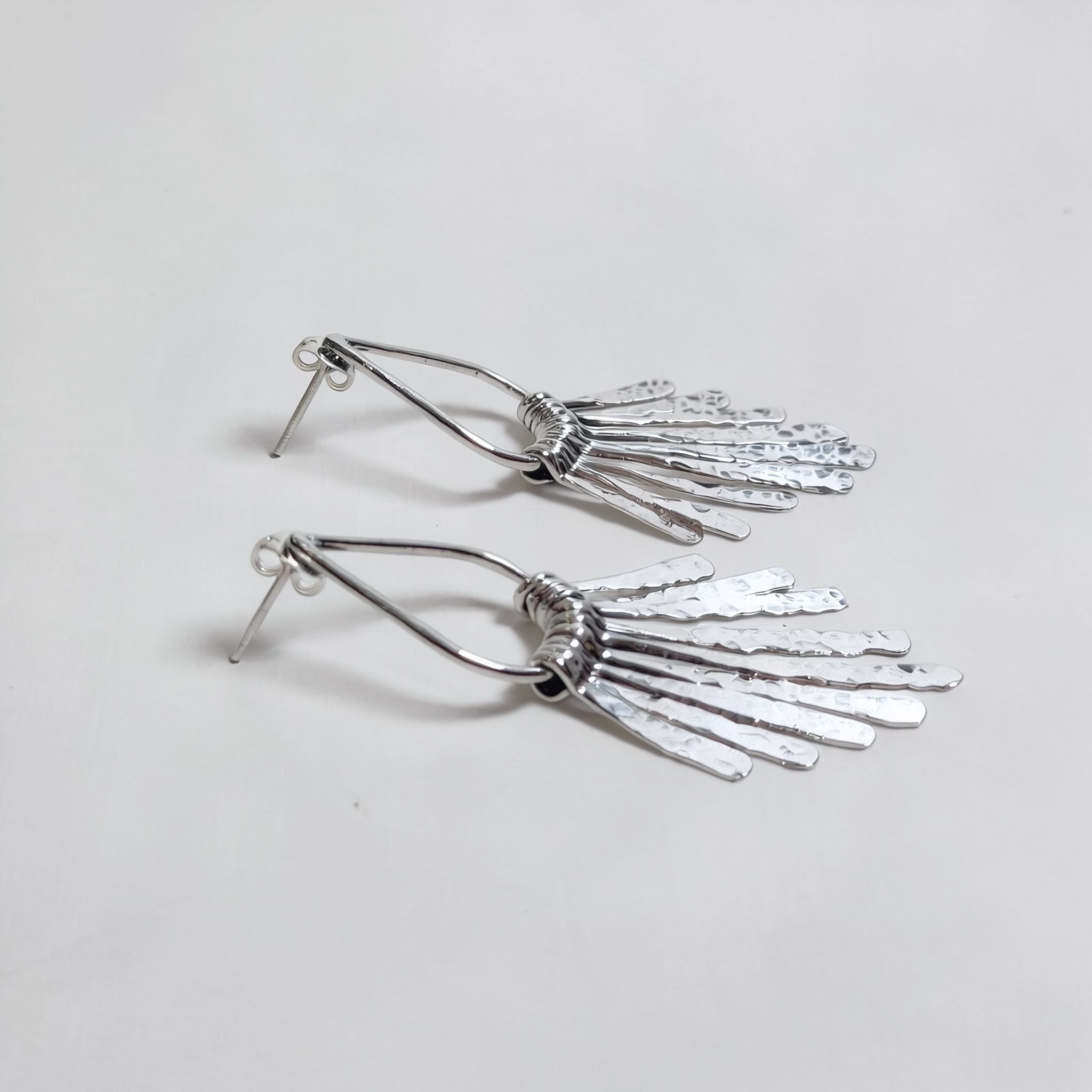 Helíades — Aretes Flecos Martillados en Plata 925