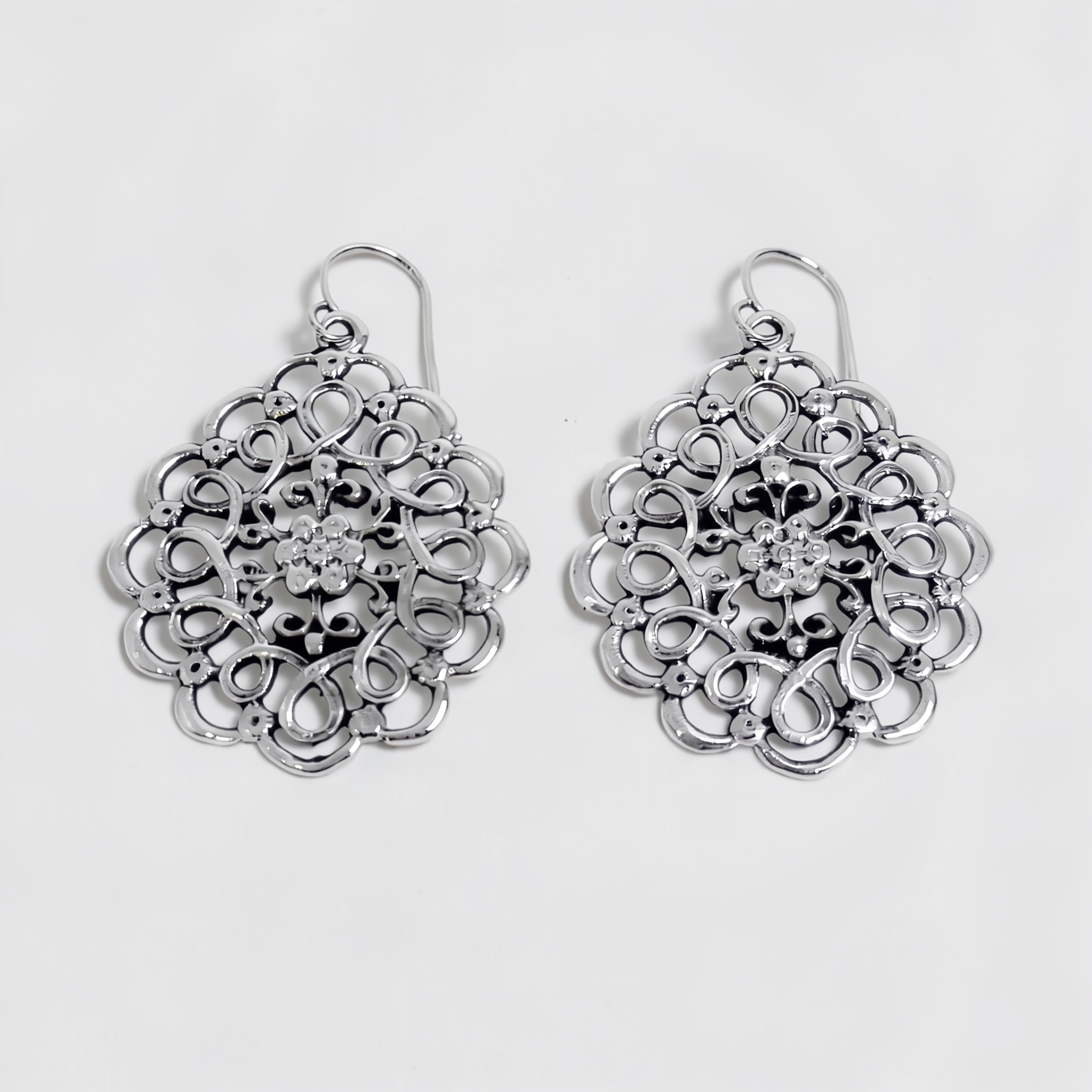Flora — Aretes Mandala con Piedra en Plata 925