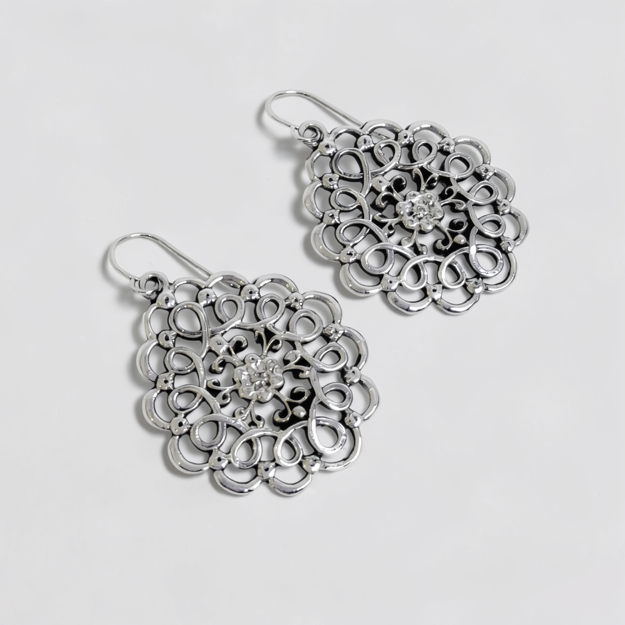 Flora — Aretes Mandala con Piedra en Plata 925