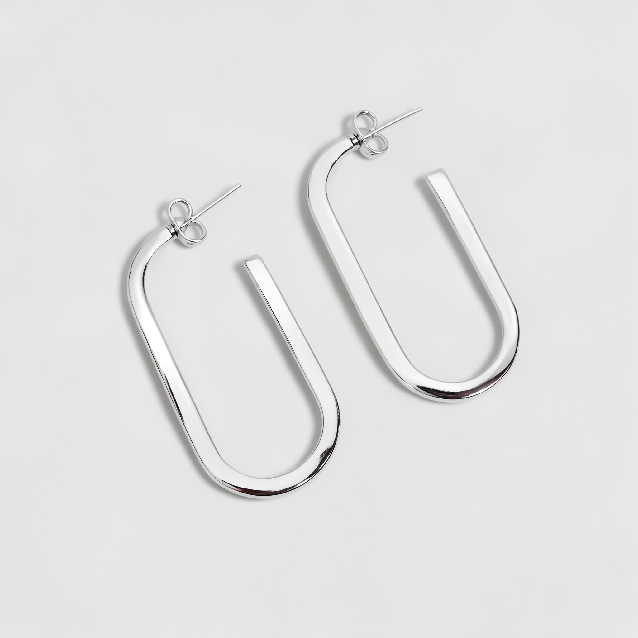 Pegaso — Aretes U Geométrica en Plata 925