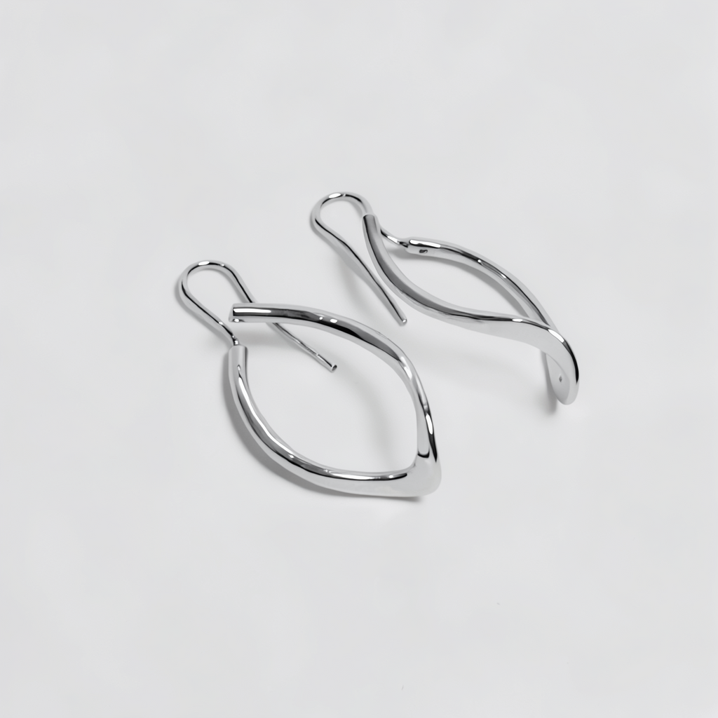 Eos — Aretes Hoja Minimalista en Plata 925