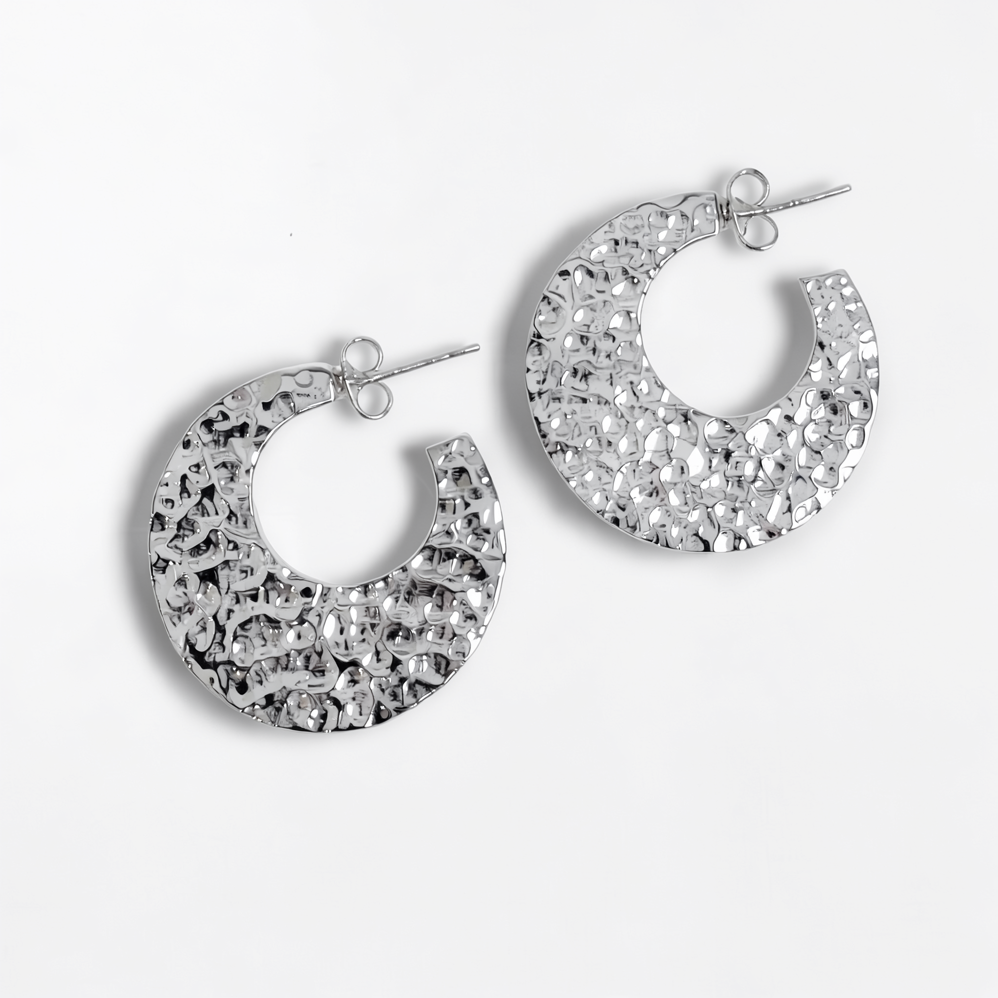 Artemisa — Aretes Lunares Texturizados en Plata 925