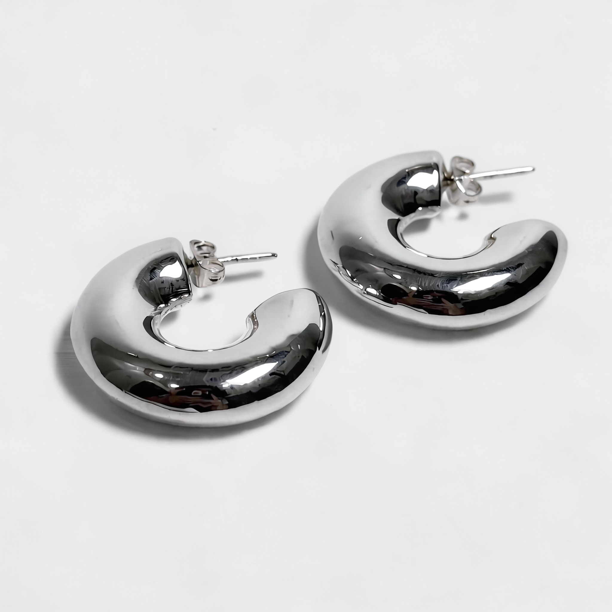 Selene — Arracadas Luna Creciente en Plata 925