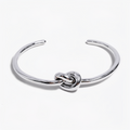 Hera — Pulsera Abierta con Nudo en Plata 925