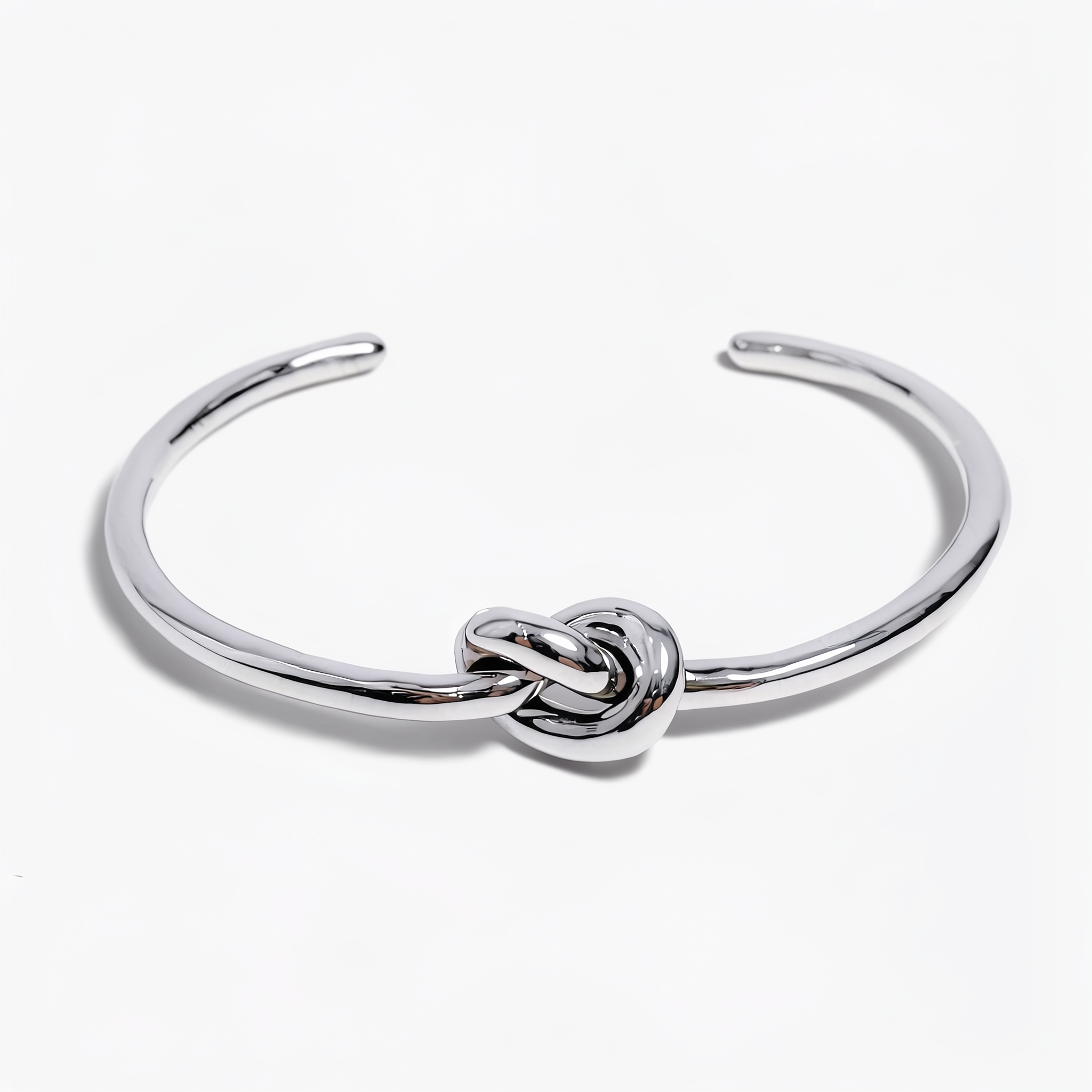 Hera — Pulsera Abierta con Nudo en Plata 925