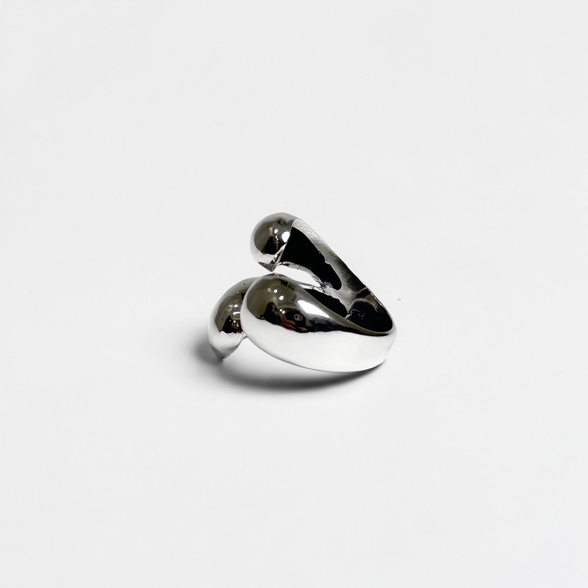 Dione — Anillo Tres Perlas en Plata 925