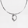 Hera — Gargantilla con Dije de Nudo en Plata 925