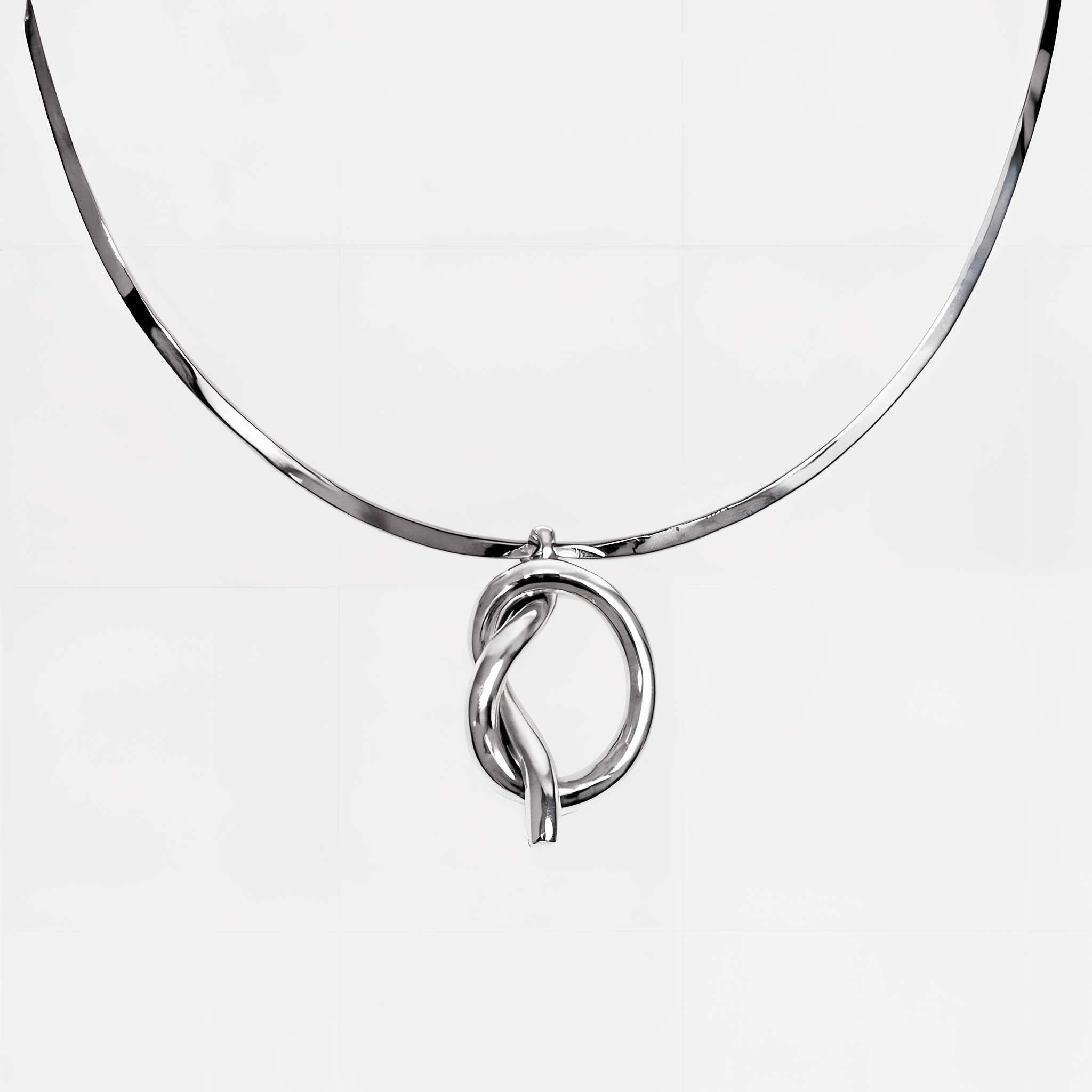 Hera — Gargantilla con Dije de Nudo en Plata 925