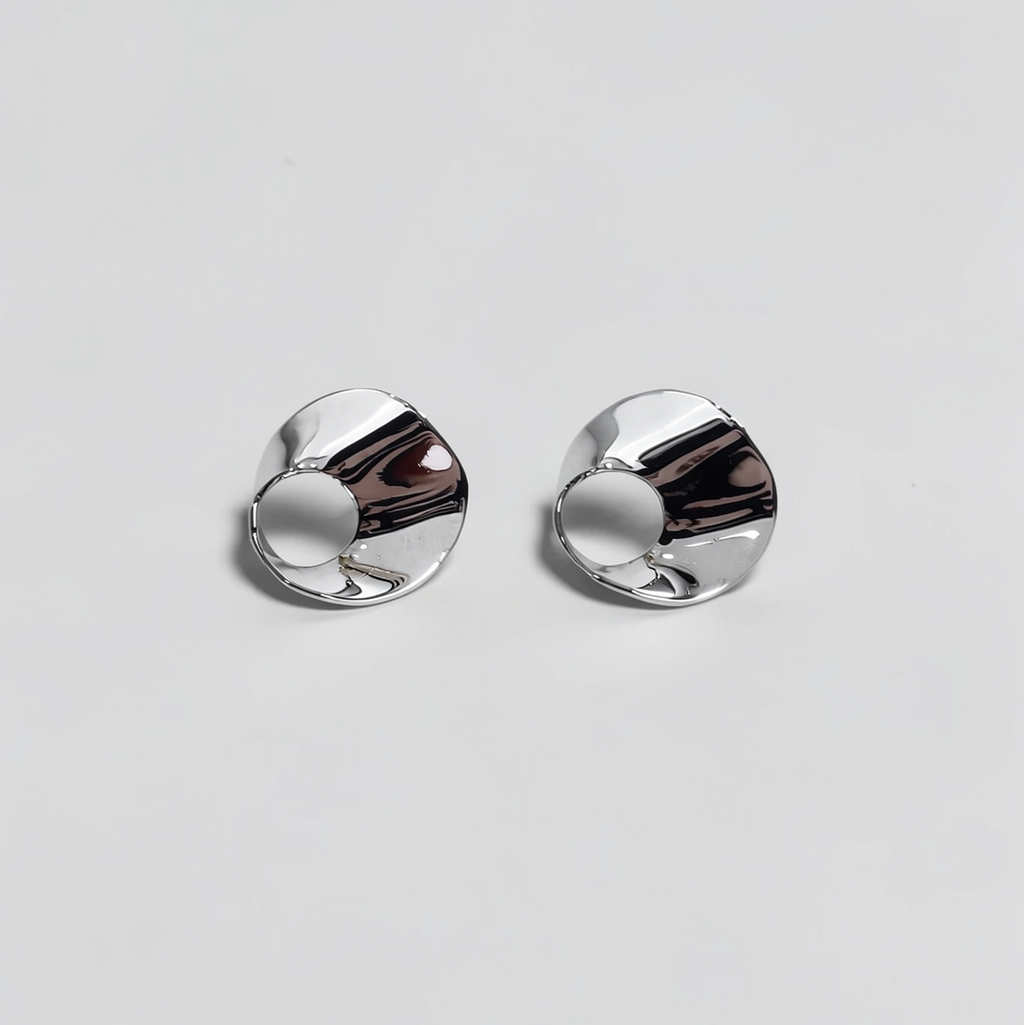 Afrodita — Aretes Pétalo Concha en Plata 925
