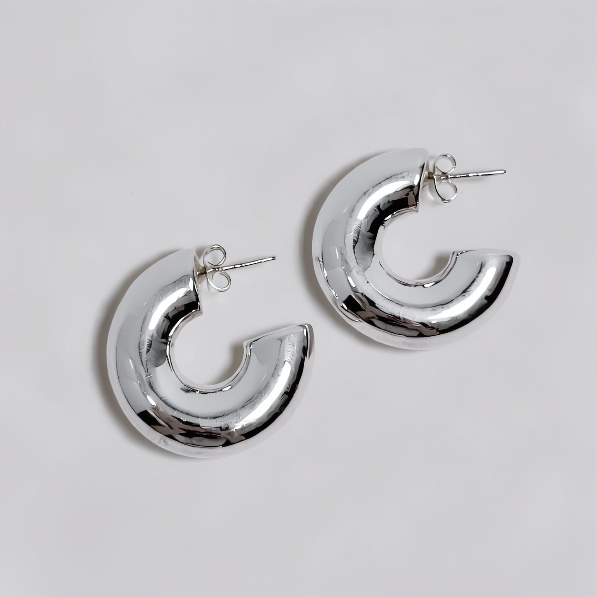 Selene — Arracadas Luna Creciente en Plata 925